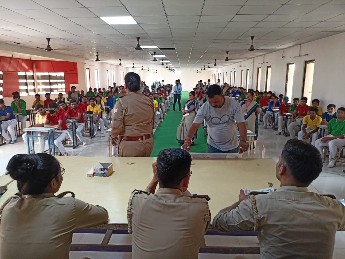 आज साइबर अपराध थाना गोरखपुर परिक्षेत्र के द्वारा, गोरखपुर स्थित स्टेपिंग स्टोन इंटर कॉलेज में साइबर जागरूकता की क्लास लगाई गई।
<a href="/diggorakhpur/">DIG Range Gorakhpur</a> <a href="/gorakhpurpolice/">Gorakhpur Police</a> <a href="/gorakhpurpolice/">Gorakhpur Police</a> <a href="/cyberpolice_up/">Cyber Police UP</a> <a href="/Uppolice/">UP POLICE</a>