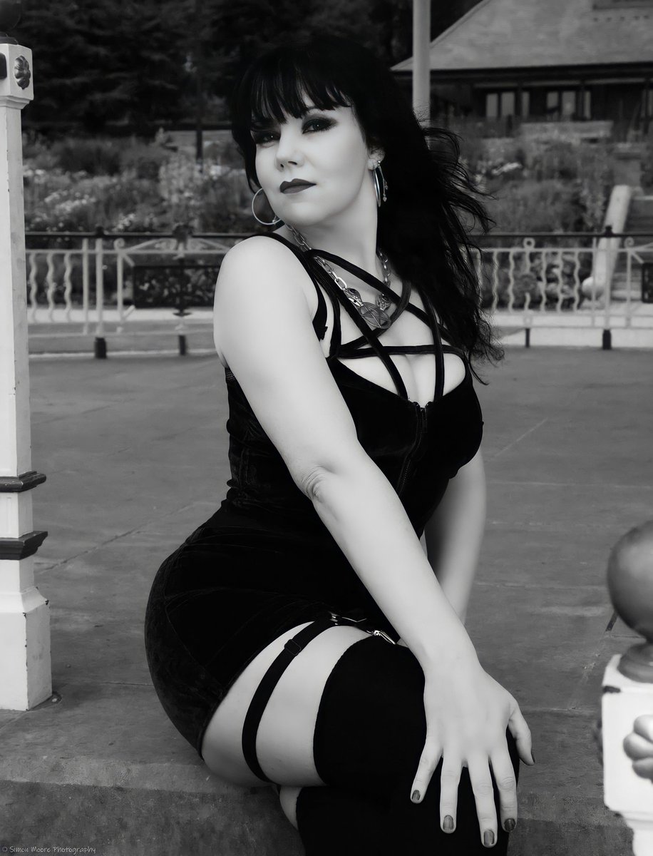 DarkRav90367919's tweet photo. A few monochrome pics taken by Simon moore and Petra
Outfits by Killstar
#darkravenuk #darkravenmodel #witch #goth #gothgirl #killstar #wearekillstar #portrait #monochrome #pinupgirl #pinup #covencosmetics #simonmoore #petra https://t.co/ZZq9GMJ2Uh