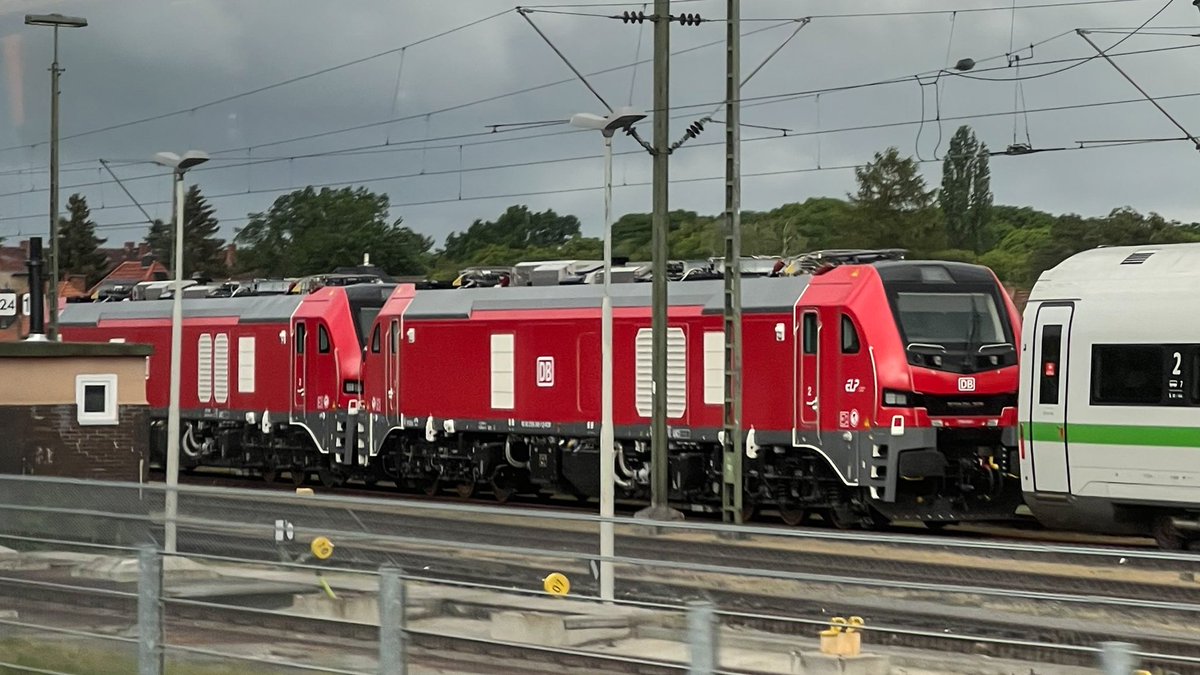 gleis3a's tweet image. Die neuen @DB_Cargo #Eurodual stehen bereit