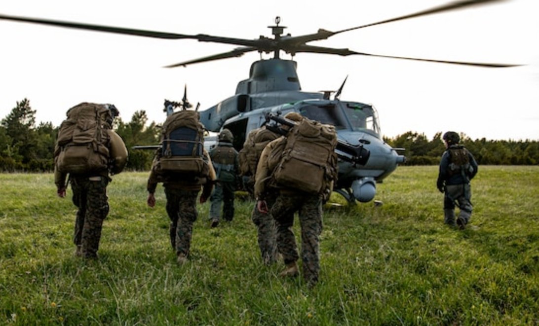 USNavyEurope's tweet photo. Tere, 🇪🇪!
#USSKearsarge (LHD 3) arrived in Tallinn, Estonia 🇪🇪 for a scheduled port visit to enhance 🇺🇸-🇪🇪 relations, May 27, following their participation in the Estonian-led exercise #Siil (🇪🇪 for Hedgehog).
For more: https://t.co/KxLhJpYAtd
#WeAreNATO #StrongerTogether https://t.co/zFh8ZTvkxO