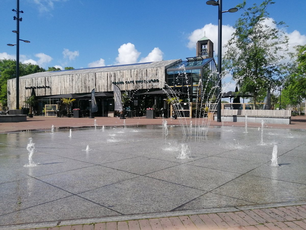 weermanrobert's tweet photo. 📺📻 Het #weekendcafe live vanuit #Emmeloord in het #grandcafe. @OmroepFlevoland samen met @luister527. De laatste voor de zomerstop. Kom gezellig langs. Kan nog tot 12:00. https://t.co/D3umpawn3z