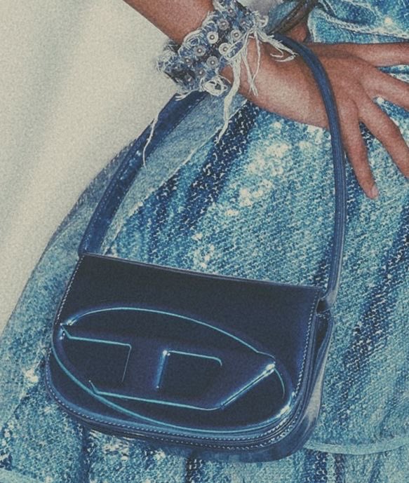 chaoswintour's tweet photo. Diesel bags https://t.co/Iq5t4zzknm
