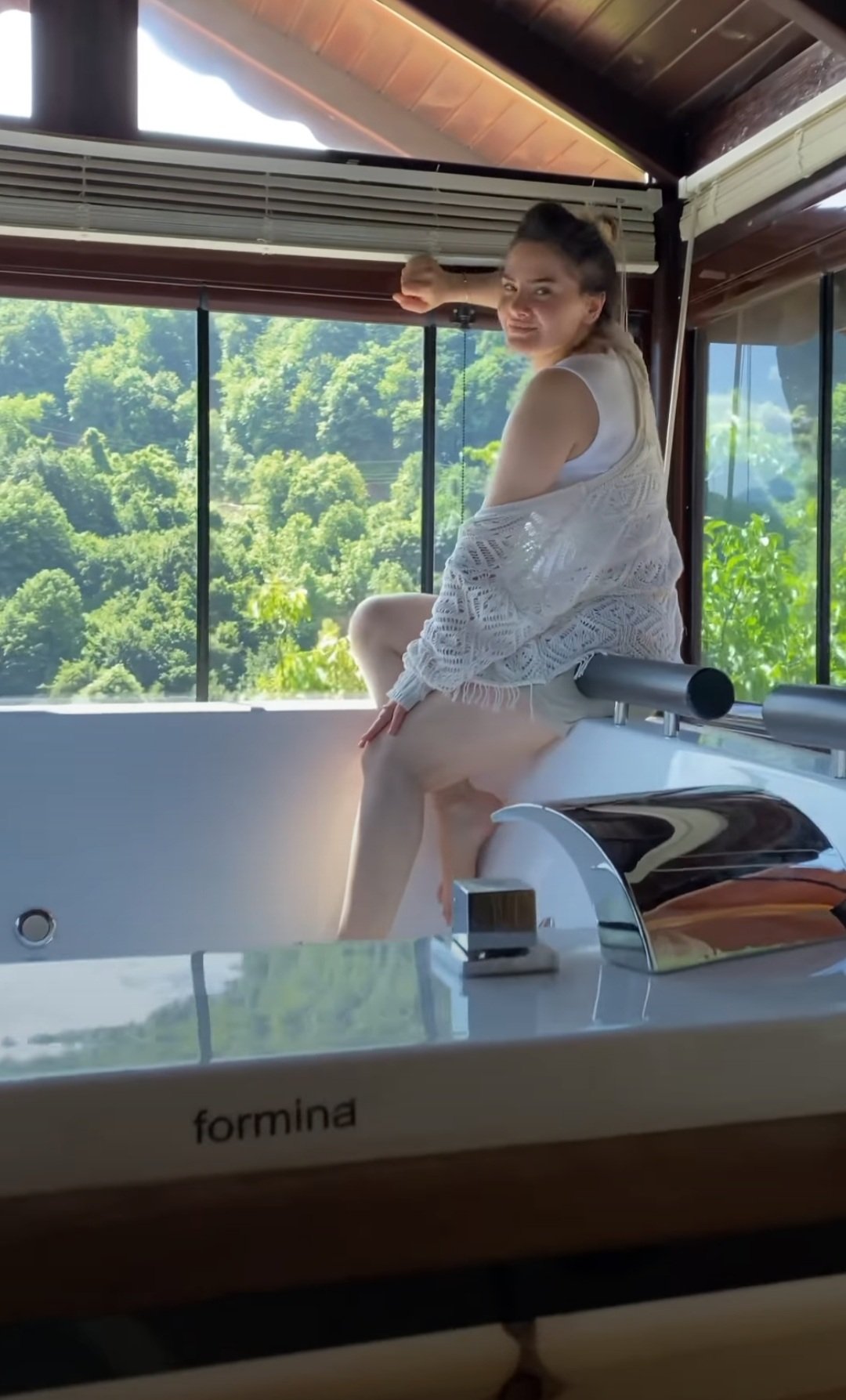 Türk Ünlüler on X: Sabah postası Gönül Şahan 🥵🔥 t.coMISu3c1HES   X