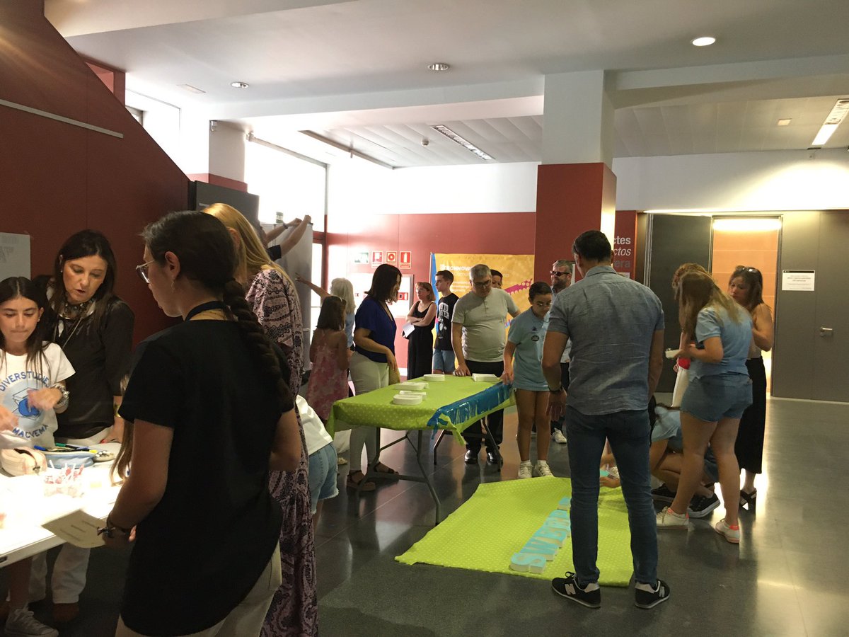 valenciactiva_'s tweet photo. ⚡️👧🏻📲 Es un día muy importante para las 150 participantes de #TechnovationGirlsCV, el programa de @TalentGrowthM que apoyamos desde València Activa para despertar vocaciones STEM en niñas y adolescentes. Hoy conocemos las soluciones desarrolladas por estas futuras #DoneStem 🔜 https://t.co/YanM4jmeAE