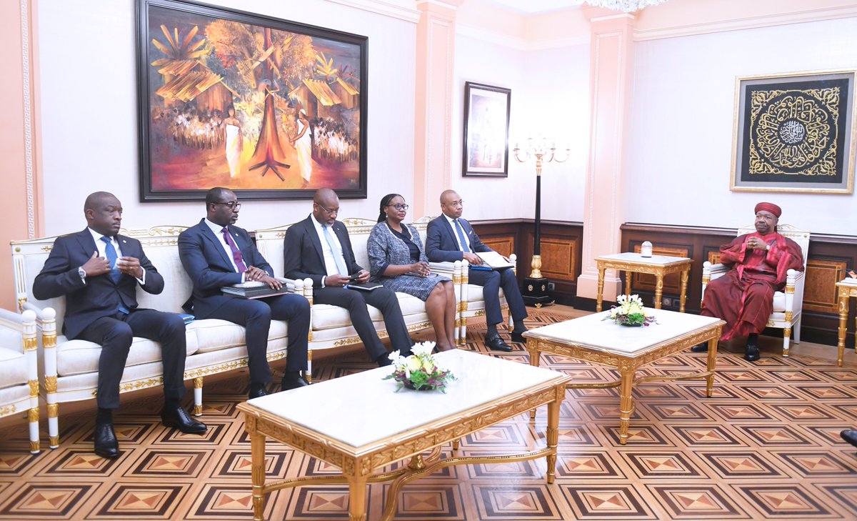 Hier, le <a href="/PresidentABO/">Ali Bongo Ondimba</a>  a convoqué  le <a href="/DrObiang/">Dr Guy Patrick Obiang Ndong</a> et  Mme Edith Ekiri Mounombi épse Oyouomi qu’accompagnaient les Directeurs Généraux de la <a href="/CnssGeneral/">CNSS_GABON</a> et de la <a href="/cnamgs/">CNAMGS</a>  par rapport aux difficultés qui freinent le bon fonctionnement des différentes entités dont ils ont la charge.