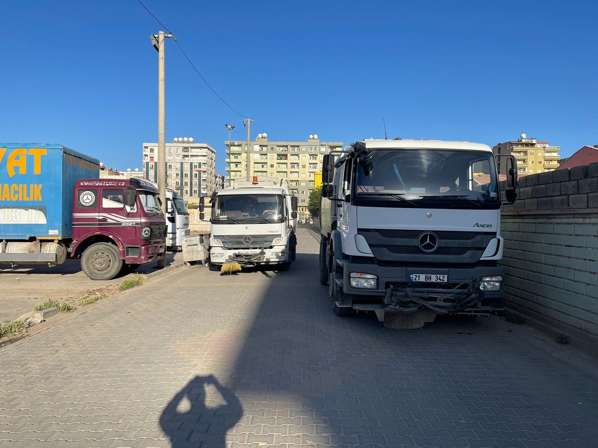 Kızıltepe Belediyesi Temizlik İşleri Müdürlüğü (@z_temizlik) on Twitter photo #Kızıltepe Belediyesi vakumlu süpürge araçlarla toplu temizlik çalışmalarına hız kesmeden devam ediyor 🧹🚮
📍 Tepebaşı Mahallesi
<a href="/suleymansoylu/">Süleyman Soylu</a>
<a href="/mahmutdemirttas/">Mahmut Demirtaş</a>
<a href="/huseyincam84/">Hüseyin Çam</a>
<a href="/Kalkan_Mehmett/">Mehmet Kalkan</a>
<a href="/HalilYomak/">Halil TR🇹🇷🇹🇷🇹🇷</a> #Kızıltepe Belediyesi vakumlu süpürge araçlarla toplu temizlik çalışmalarına hız kesmeden devam ediyor 🧹🚮
📍 Tepebaşı Mahallesi
<a href="/suleymansoylu/">Süleyman Soylu</a>
<a href="/mahmutdemirttas/">Mahmut Demirtaş</a>
<a href="/huseyincam84/">Hüseyin Çam</a>
<a href="/Kalkan_Mehmett/">Mehmet Kalkan</a>
<a href="/HalilYomak/">Halil TR🇹🇷🇹🇷🇹🇷</a>
