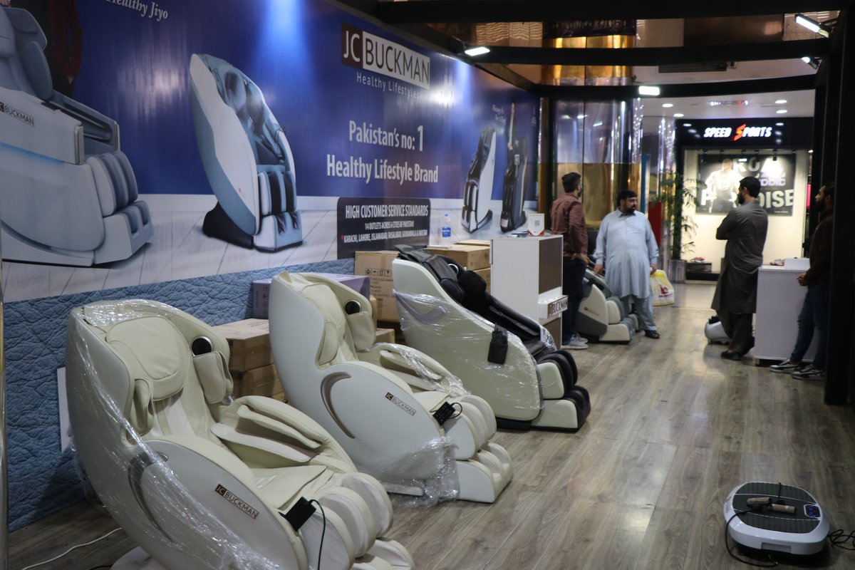 Safa_Mall's tweet photo. Relax your body and mind??
Start your day fresh with the latest collections of massage chairs at Safa Gold Mall...👇🥰😍👍
#safagoldmall #safamall #safamallshopping #safashoppingbay #safafestival #masssagechairs #relaxmind #relaxbody #Masssag #safaoutlets #massa https://t.co/WnyzdSaeRm