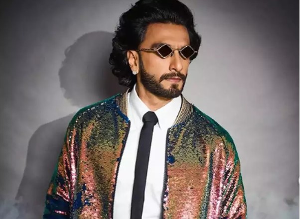 OystaP's tweet photo. Ranveer Singh to perform at the closing ceremony of a cricket tournament!!

#ranbersingh #bollywood #bollywoodhot #hashtagsarecool #bollywoodcelebrity #bollywoodstyle #tez #latestpost #trendingpost #rockininteriors

Ranveer Singh 💯 https://t.co/0JjEOIt7E8