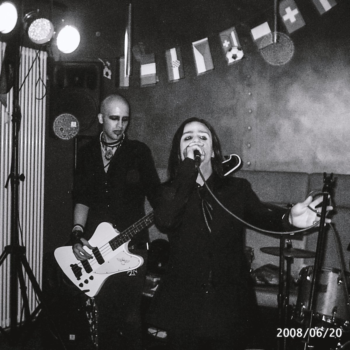 HACE 14 AÑOS: Classic Bobu de mini-gira por Alemania con CASUAL, mi banda de goth rock del momento. En 2008 ya era calvo y poser y te daba la chapa a diario, como ahora, pero por Myspace. Tenía un poco más de colágeno en la cara y en el culo pero básicamente ya era un cuadro!