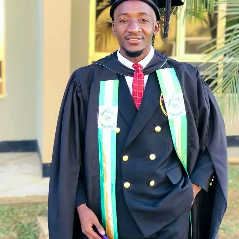 Moseszoephiri's tweet photo. Ladies and Gentlemen, Let me Re-introduce My Self. The Name is Moses Phiri, Bachelor Of Laws (LLB). #MERIT!🙏🥳 https://t.co/kxONF12rXV
