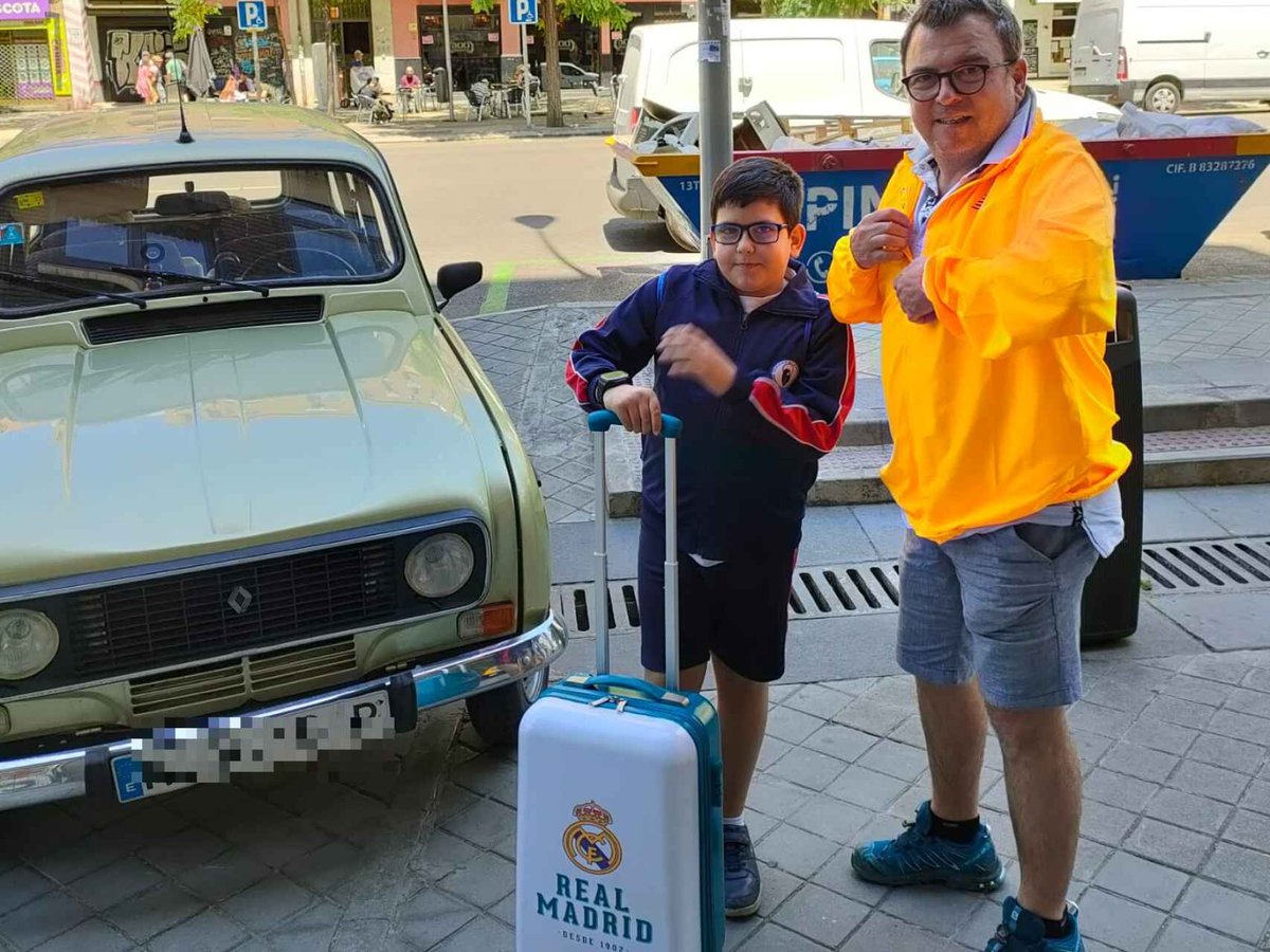 Davidlpalomo's tweet photo. De vez en cuando todavía escribo... 

👉 Es por una buena causa (para los madridistas): 'La flor del Real Madrid es el R4 de Miguel: 20.000 km recorridos a cinco finales y siempre con victoria' https://t.co/TbjeH9QYue https://t.co/JNtCjrKuRJ