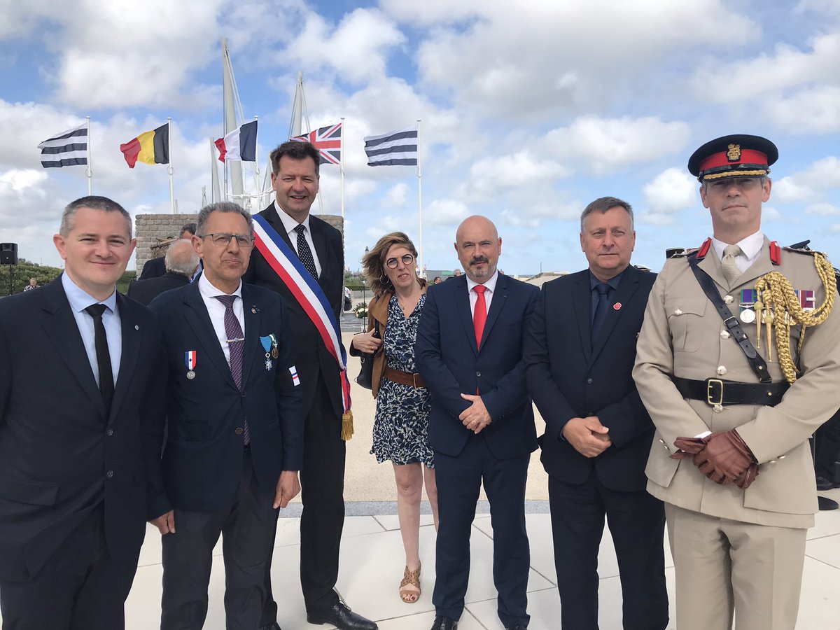 HACRegtlCol's tweet photo. Fabulous ceremony at the Allied Memorial @Dunkerque. In the presence of the Sous-Préfet, K Battery was the main attraction! A smart parade and a fine turnout. Me seen here with @P_Vergriete, the Hon Consul @UKinFrance, and reps from @PoppyLegion @onacvg @SouvenirFR. #LestWeForget https://t.co/fnuoOpX6dl