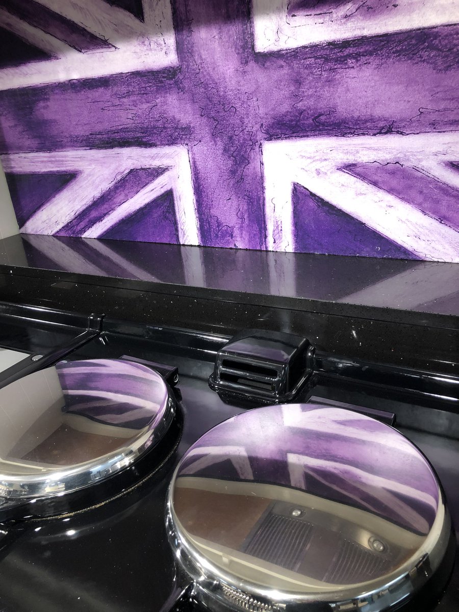 Do you love our Jubilee Edition Union Jack splash as much as we do? 💜 💙 💜 💙 Beautiful, functional & Eco Friendly! @ArtofEco #splasback #kitchendesign #aga #anycolour #jubilee2022 #bespokedesigns #kitchendecor #madeinwales #madeinbritain
