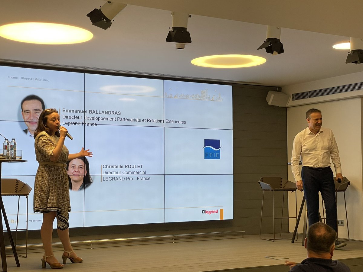 FFIE_fr's tweet photo. Duo de notre partenaire @Legrand sur la thématique Compétences et Talents avec @BallandrasEmma1 et #ChristelleRoulet #Recrutement #Emploi #parité https://t.co/jnXDtqsGp5