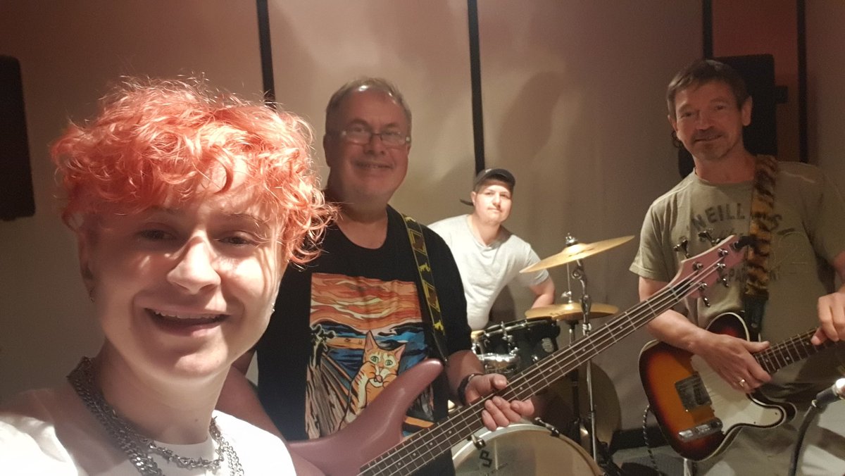 Last week we went back to <a href="/piratedotcomUK/">PIRATE.COM</a> studios to practice our tunes for an upcoming street party next Saturday for Ol' Queenie! 
🤘👸

#band #dreamheads #dreamheadsband #music #studio #rehearsal #bandpractice #musician #piratestudios