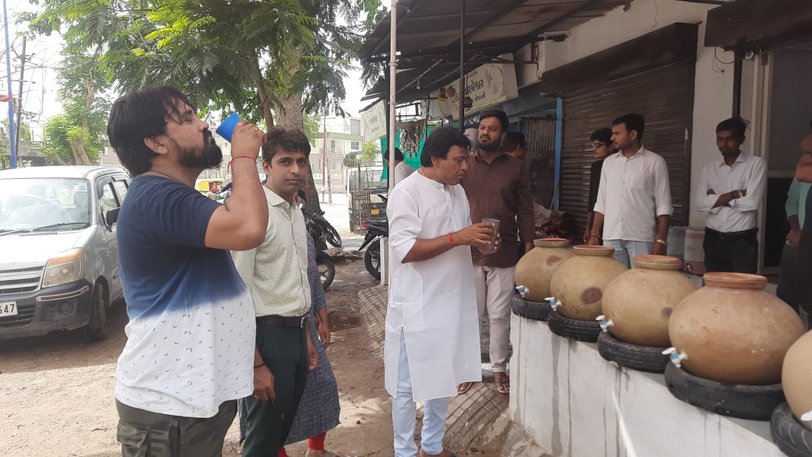 CscMayur's tweet photo. Today Shri Manoj Patel have inaugurated 365 days Drinking water (Pani ni parab )facility scheduled by CSC VLE Smt Avaniben at Rani Vav Road, Patan Gujarat
@CSCGujarat 
@dintya15 
@jazan_sengupta 
@navinpatwardhan 
@JayBhanushali80 
@CollectorPatan 
@DDOPatan1 https://t.co/9iy1FO1lvR