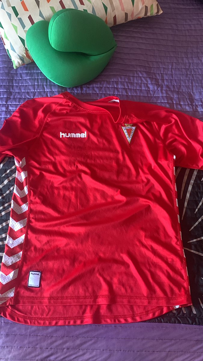 fernandocarpe's tweet photo. Pues no se si cambiar la camiseta,lleve la grana Joma de sutil,y quiero llevar la de #acciari con Hummel pero no quiero romper la suerte,estoy en duda,joder que hago https://t.co/FeLuVePDQu