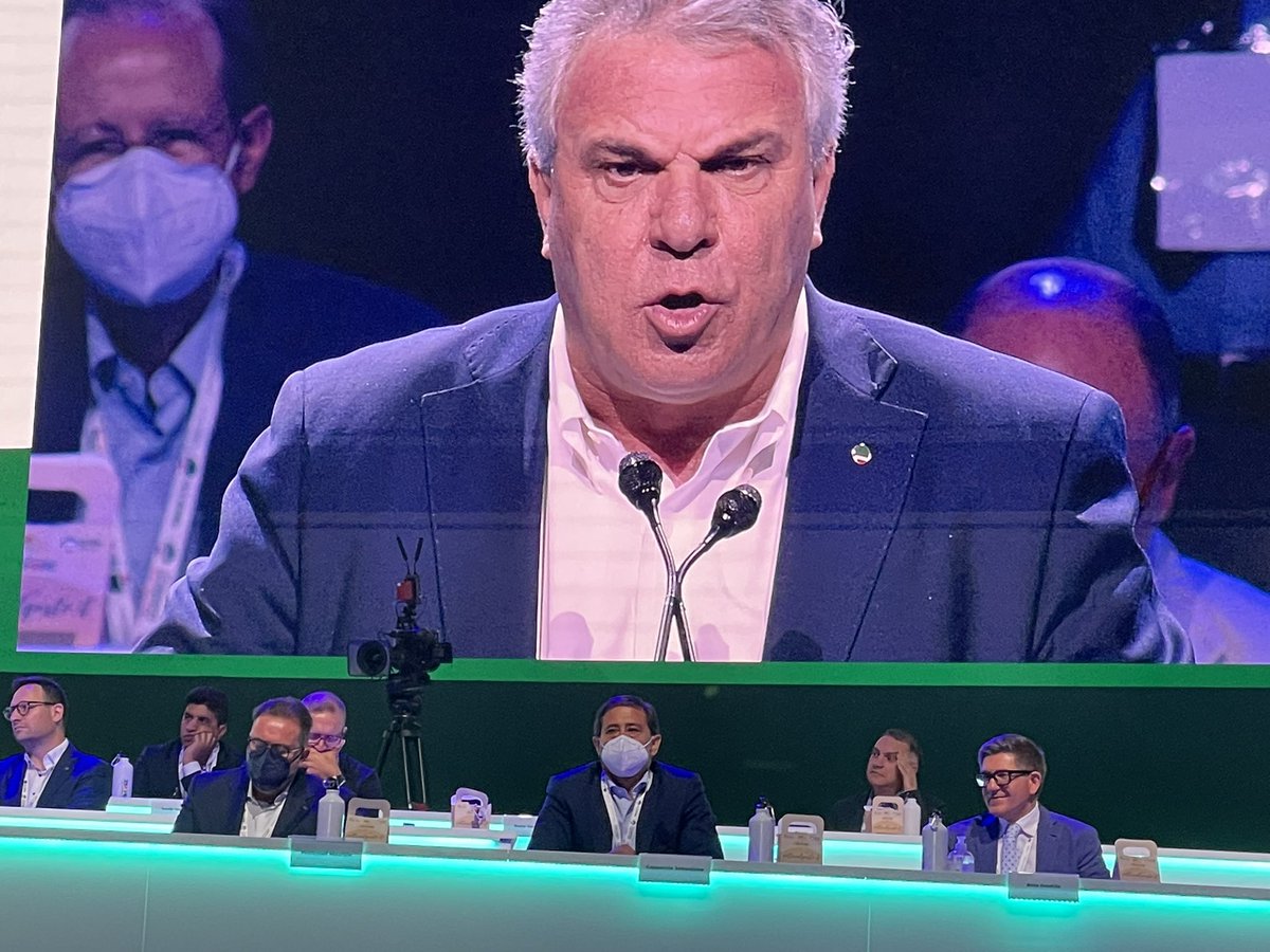 PaoloSanzaro1's tweet photo. Oggi si chiude il congresso @CislNazionale con la replica del segretario generale #LuigiSbarra il governo ha le nostre proposte si facciano le #scelte #condivise @CislSicilia https://t.co/45kZkciRVT