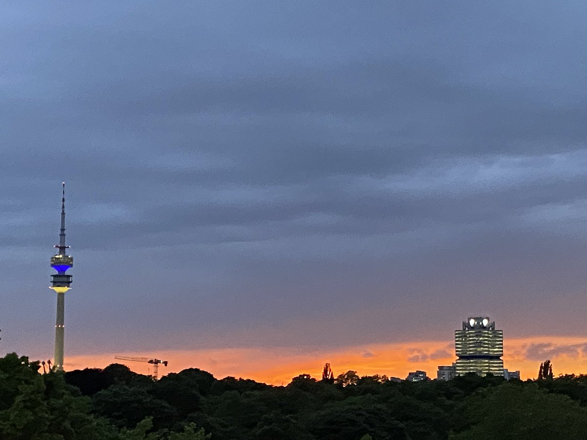 #Munich sunsets never disappoint … #Peace #Olympiaturm #München