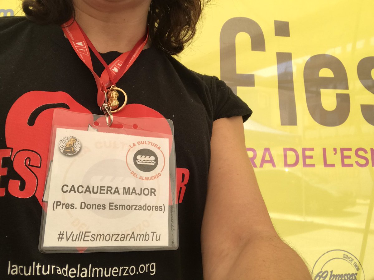 cocadepanses's tweet photo. El comboi definitiu! Emocionada estic! He provat 2 entrepans en @TramusAmbDatils: el Carol i el Tata a Casa Carol. He gaudit d’un bon cremat en el pare de @quinacarafas 😍
#Xeraco #Fiescrem @CulturaAlmuerzo @AinaGilabert @larutadelsesmo1 @AnisTenis https://t.co/vQHIriu1ZI