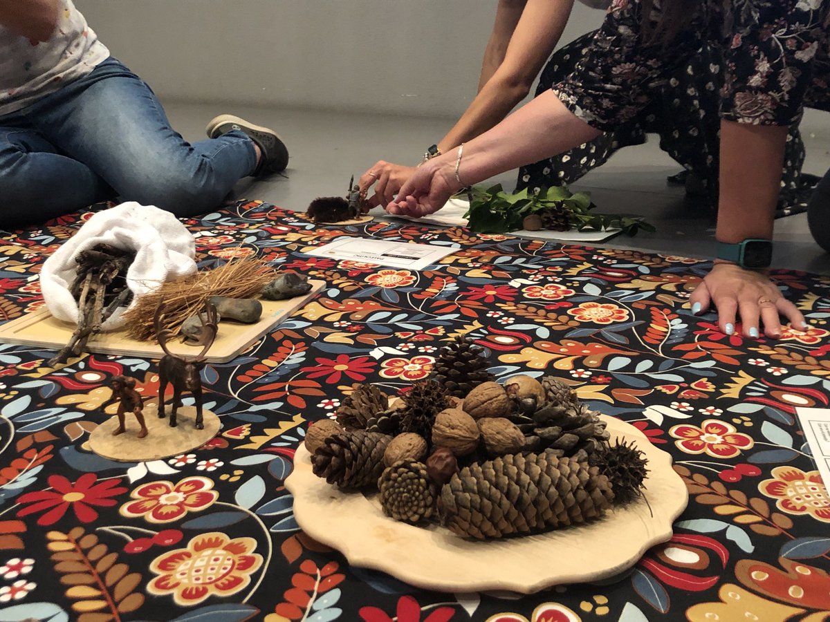 emateopuig's tweet photo. ⁦@lapluja⁩ Minimons per coeducar parlant del passat fent servir elements naturals. Peces soltes. Ruralitat. Prehistòria. Cacen les dones al minimón? ⁦@cesirecat⁩ ⁦@jbiayna⁩ ⁦@MontsePedreira⁩ 🦬🐅🌳🌲 https://t.co/Y8sQb9RVVD
