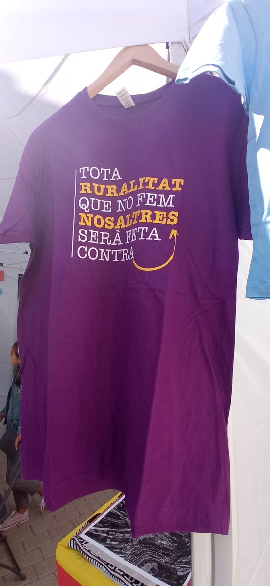 Ja ha començat la @FiraLlibreAres i, com sempre, compartim l'alegria de la cultura quilòmetre 0, del paisatge espectacular i de la complicitat i l'amistat de llarg recorregut.