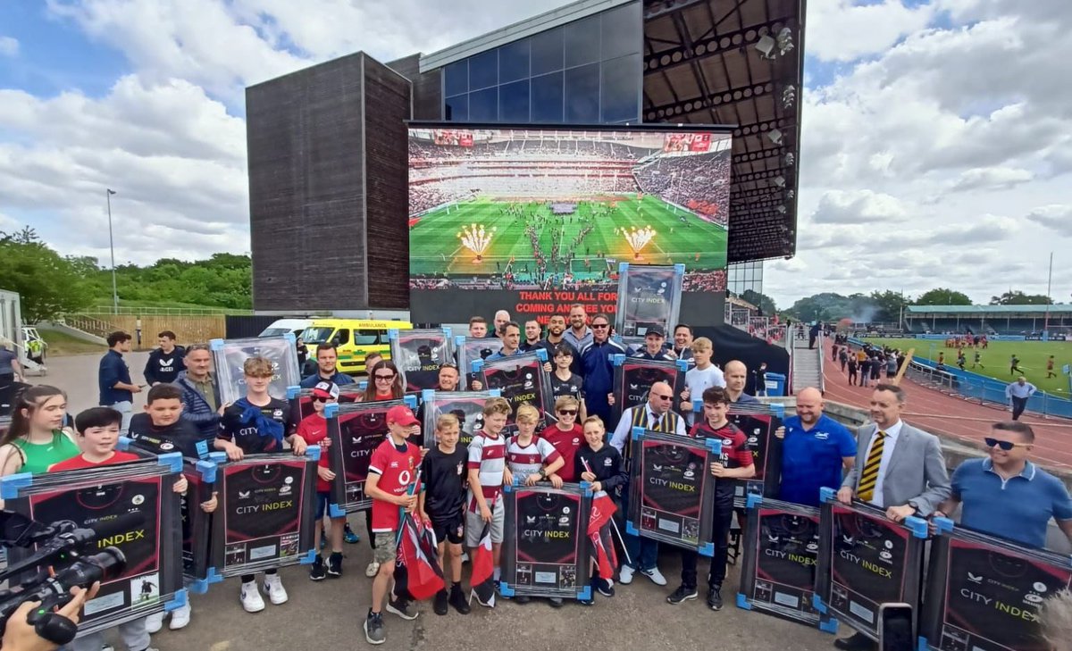 Beechwood Park Sport (@bwpsport) on Twitter photo A BIG THANK YOU to our friends <a href="/Saracens/">Saracens Rugby Club</a> for presenting #Beechwood with a framed shirt worn by #rugbyworldcupwinner Vincent Koch! This was to thank #TeamBeechwood for their support at #TheShowdown2! #community #support #teamwork #respect #opportunities #inspiring A BIG THANK YOU to our friends <a href="/Saracens/">Saracens Rugby Club</a> for presenting #Beechwood with a framed shirt worn by #rugbyworldcupwinner Vincent Koch! This was to thank #TeamBeechwood for their support at #TheShowdown2! #community #support #teamwork #respect #opportunities #inspiring