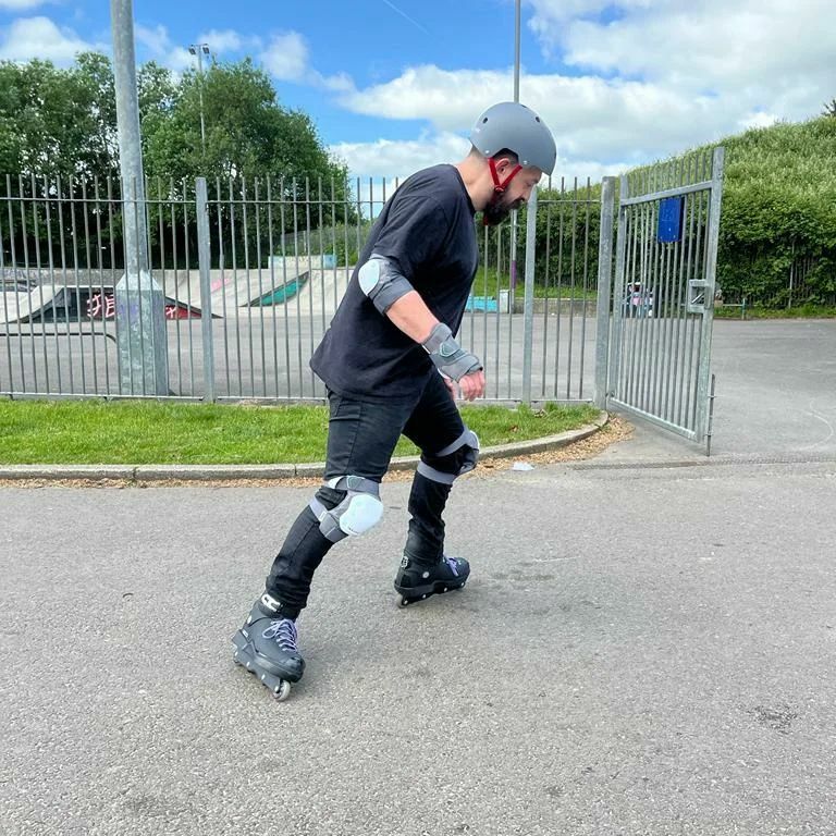 SMalphurious's tweet image. First time on inline skates in 20 years 🤣 need to relearn everything!

#aggressiveinline #inlineskating #oldboyskatelife #uk #sunnyengland #bristol #roces #rocesm12 instagr.am/p/CeGLfTpj92E/