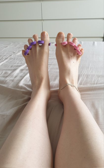 A little bit of saturday relax 😘 Since it's windy and rainy now, I thought to get some color from elsewhere