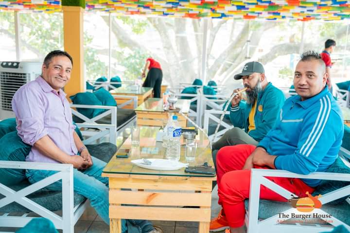 शिष्टाचार नामक् शब्द सँग वञ्चित हुन पुग्छु,
जब कुनै मित्रहरु सँग आम्ने-साम्ने हुन पुग्छु।
                            #म_अनि_मेरो_भावना