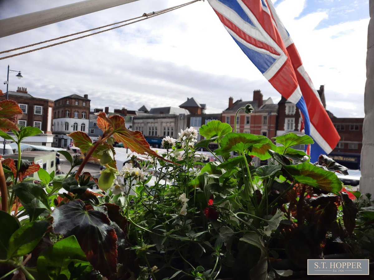 HoppersBoston's tweet photo. Doing our bit for 'Boston in Bloom' ๐๐น๐ท๐บ๐ธ
#WindowBoxes #BloominMarvellous #flowers #flowerstagram #flowersofinstagram #flowersoftheday #bloom #windowbox #saturday #smile #boston #lincolnshire #marketplace #bostoninbloom https://t.co/pKj5SyGe0d