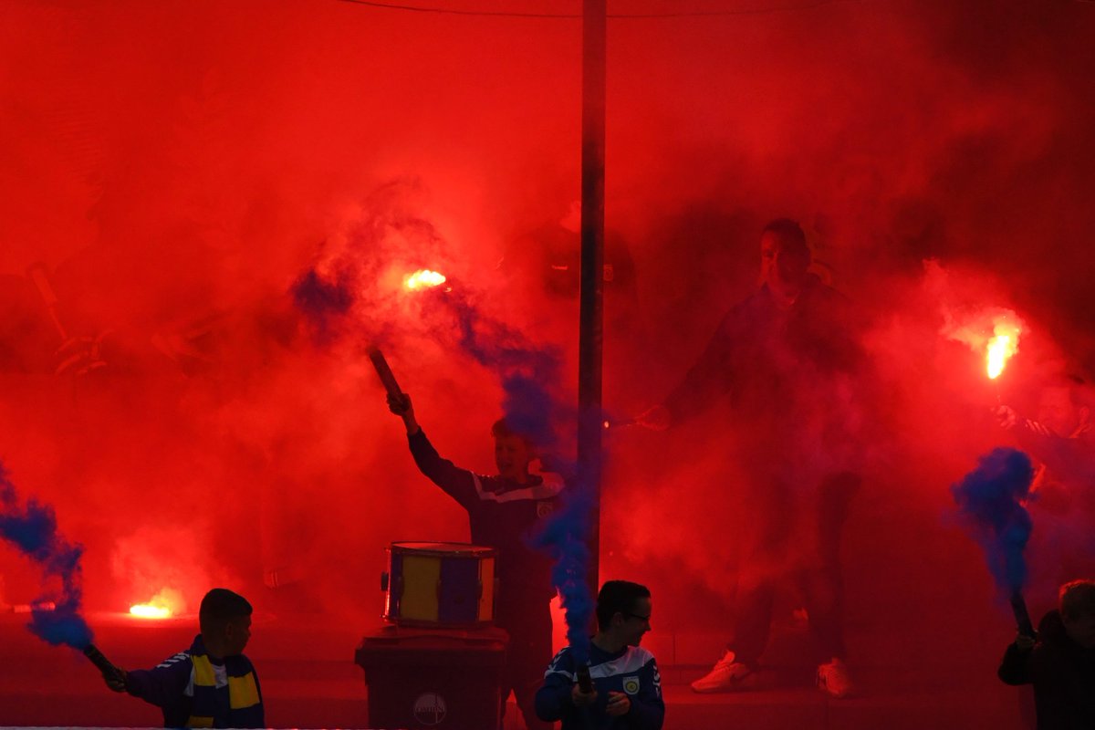 FCLisse's tweet photo. Kun je er vanmiddag echt niet bij zijn bij FC Lisse vs @vvstaphorst? Niet getreurd, wij zorgen voor een livestream! #lissta https://t.co/7p1ZdxHNzR