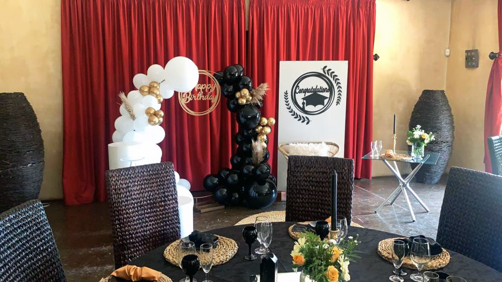 UmdlaloLodgeSA's tweet photo. 23rd Birthday & Graduation celebration that we were privileged to host!
#venuehire #venuespace #venuefinding #venuelust #venuesearch #venuedecoration #venuefinder #venuescout #venuewithaview #venueforhireΒ #birthdayvenue #stunningvenue #graduationvenue #partyvenue #bestvenue https://t.co/N7MXc1WjI9