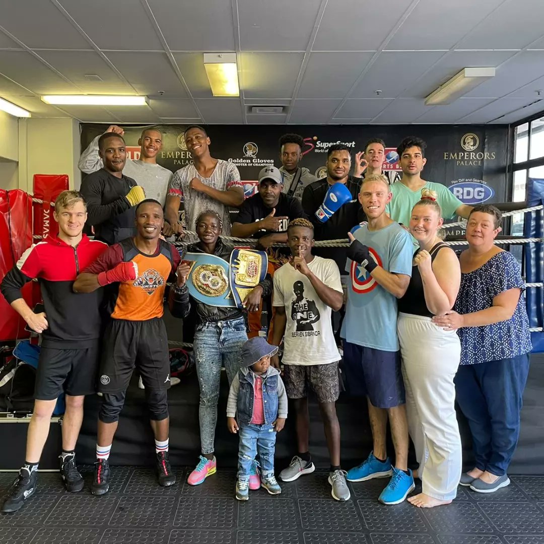 BholoGift's tweet photo. Happy Saturday champions
I love you Boxing.. ❤️🥊
One Team, One Ambitions.. 🌟🏆
Together We Will, and We Can 💪
Congratulations to Our Champion Lady Ellen ''Tigress'' Simwaka. Well done! Proud.🌟
God bless.. 🙌
#TeamSheriff
#SABoxingTalk
#Weelee https://t.co/z62AYazLLK
