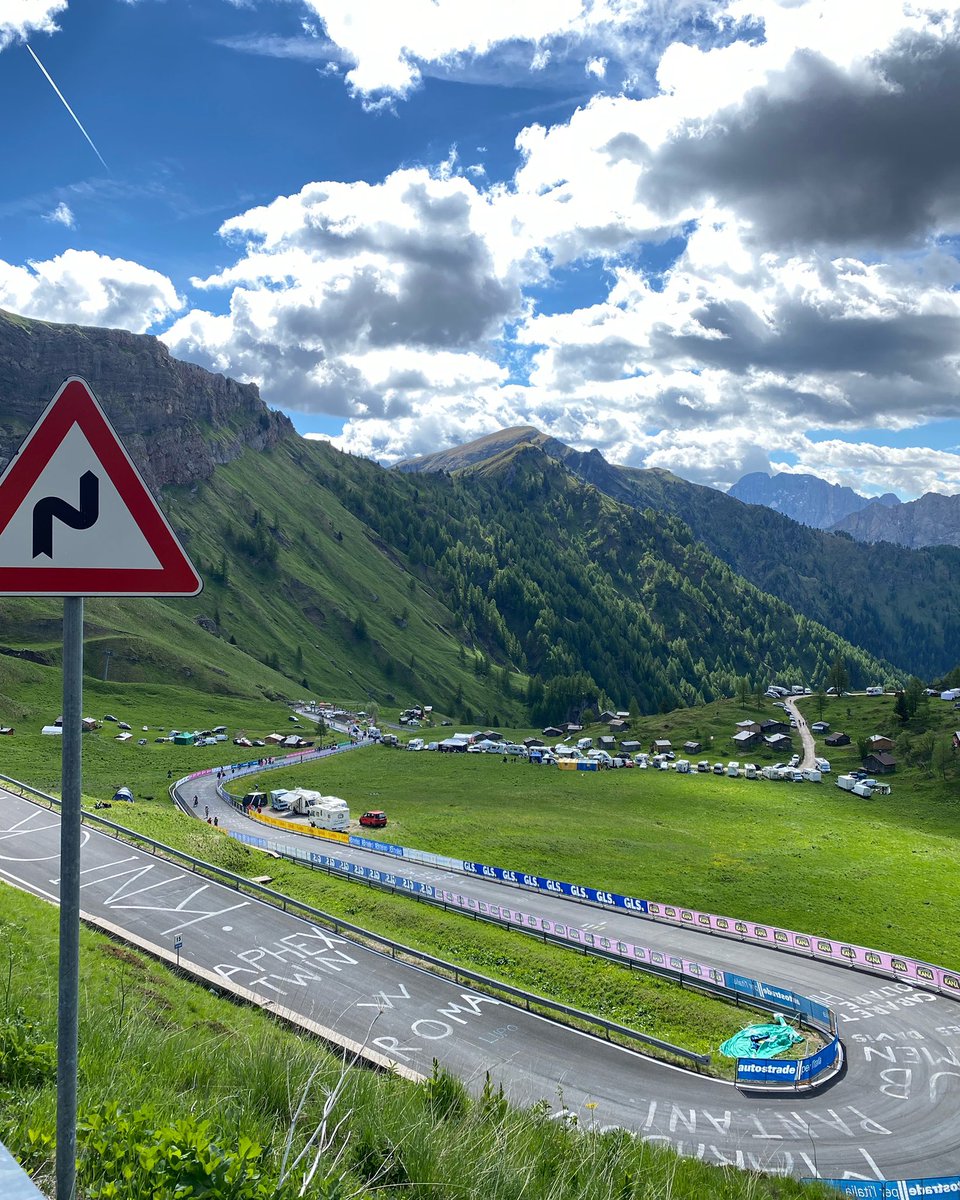 Ciao!! ❤️🇮🇹🍷 The view atop the Marmolada, Passo Fedaia a few moments ago… #Giro2022