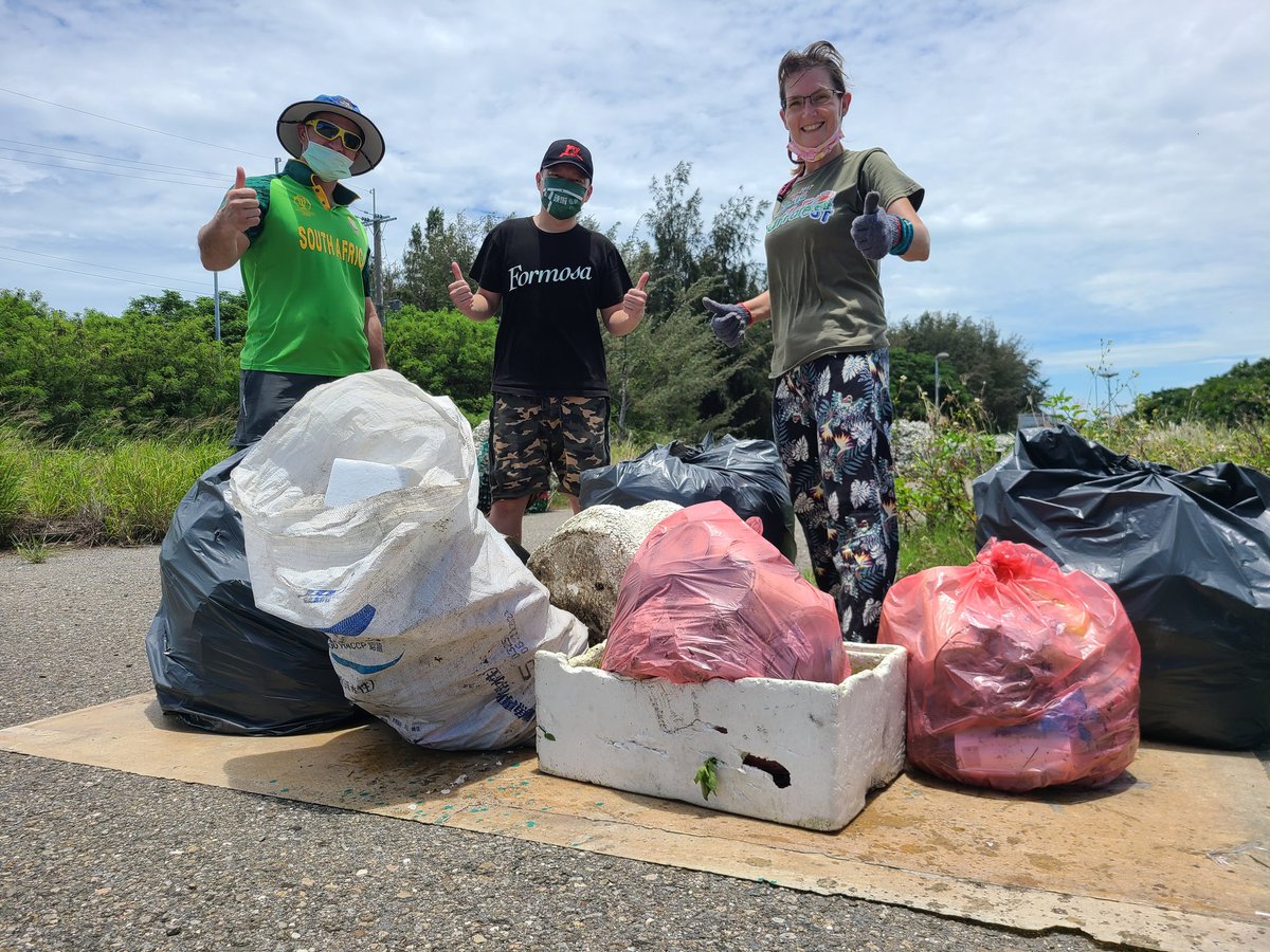 NextGenTaiwan's tweet photo. As an island country, #Taiwan has a special connection to the ocean. Today, @yehaoqin led a cleanup in the Port of Budai in #Chiayi, so we all can #KeepTaiwanClean. Our event was a part of the nationwide #TNCU2022 @CleanTaiwan—we thank all volunteers for making it happen! https://t.co/KsCPGSUNHs