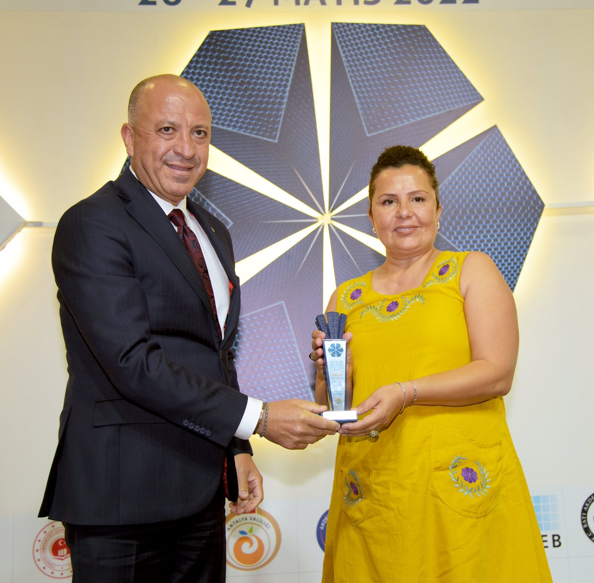 AntalyaOSB's tweet image. Antalya OSB Ar-Ge ve İnovasyon Proje Pazarı 2022 Etkinliği
TARIM, KİMYA, ÇEVRE BİYOTEKNOLOJİ (TARIMSAL VE HAYVANSAL), GIDA kategorisi

🥉ÜÇÜNCÜSÜ: Dr. Ercan ÖZKAYNAK
🥈İKİNCİSİ: Ayşe Serpil KAYA
🥇BİRİNCİSİ: Çağdaş KIZIL

Dereceye giren projeleri ve bilim insanlarımızı kutlarız.