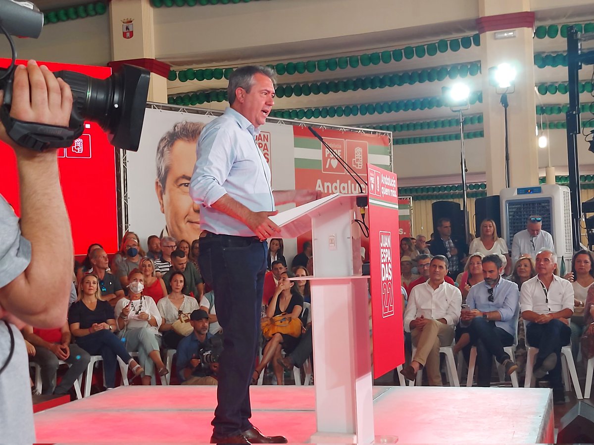 RaquelVegaC's tweet photo. ▶️ @_JuanEspadas: #MorenoBonilla "le ha dado la espalda a los alcaldes y alcaldesas, a los que ni llamaba ni atendía".

"No se dejan recursos en un cajón cuando la gente necesita soluciones y respuestas". "Andalucía no se resigna con un Gobierno mediocre".

#SiVotamosGanamos / ❤ https://t.co/zw35CJ85fC