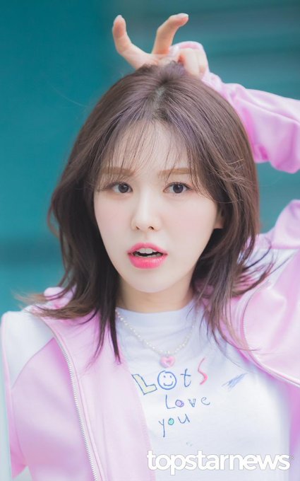 Seventeenにtxt 韓国アイドルの間で大流行 ギャルピース に続く新たなトレンドポーズ ルピーピース っていったい何 Odiodi