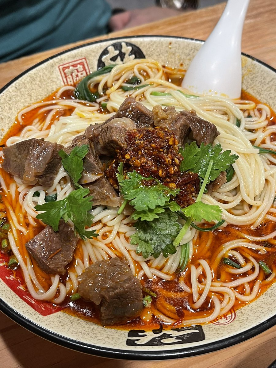 shugarshugarTH's tweet photo. ก๋วยเตี๋ยวฉงชิ่งอร่อยชหจริงง น้ำซุปหอมนัวพริกหมาล่าละมุนมาก แทบวางช้อนไม่ลง พูดแล้วน้ำลายจะไหล https://t.co/05jZTWlcK4