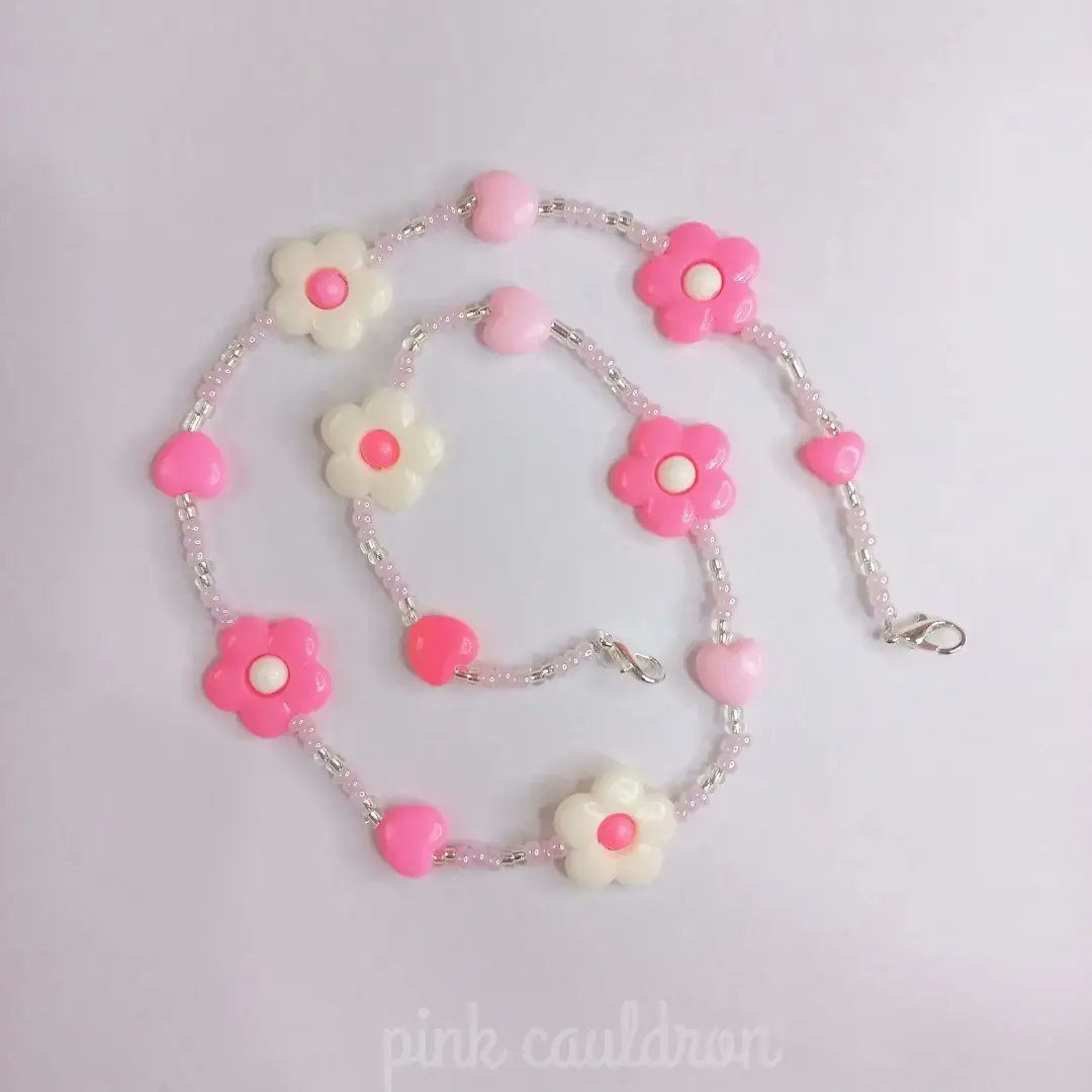 pink_cauldron's tweet photo. We are selling handmade mask holders with the following designs! 

This is our first time to make handmade items! It's so much fun ♡

Here is our shop:
https://t.co/BYptUVDgpK

#maskholders
#handmade
#onlineshop
#philippines https://t.co/Y9fdrCiwcy