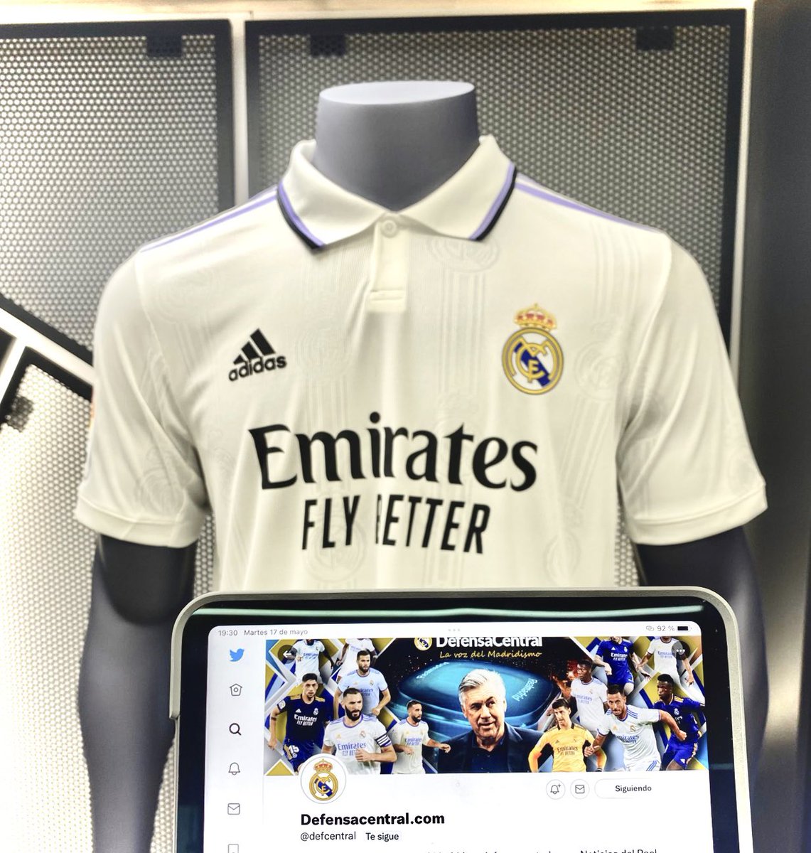 MadridUniversal's tweet photo. 🎁 HUGE GIVEAWAY 🎁 

We’re giving away 2 signed shirts &amp; a photo signed by Benzema to lucky fans ahead of tonight’s final. Winners will be announced at halftime. To enter;

1. Like and retweet this.
2. Join the telegram channel with the link: https://t.co/Xz3MaznTtr

#UCLfinal https://t.co/xucKoX4P5j