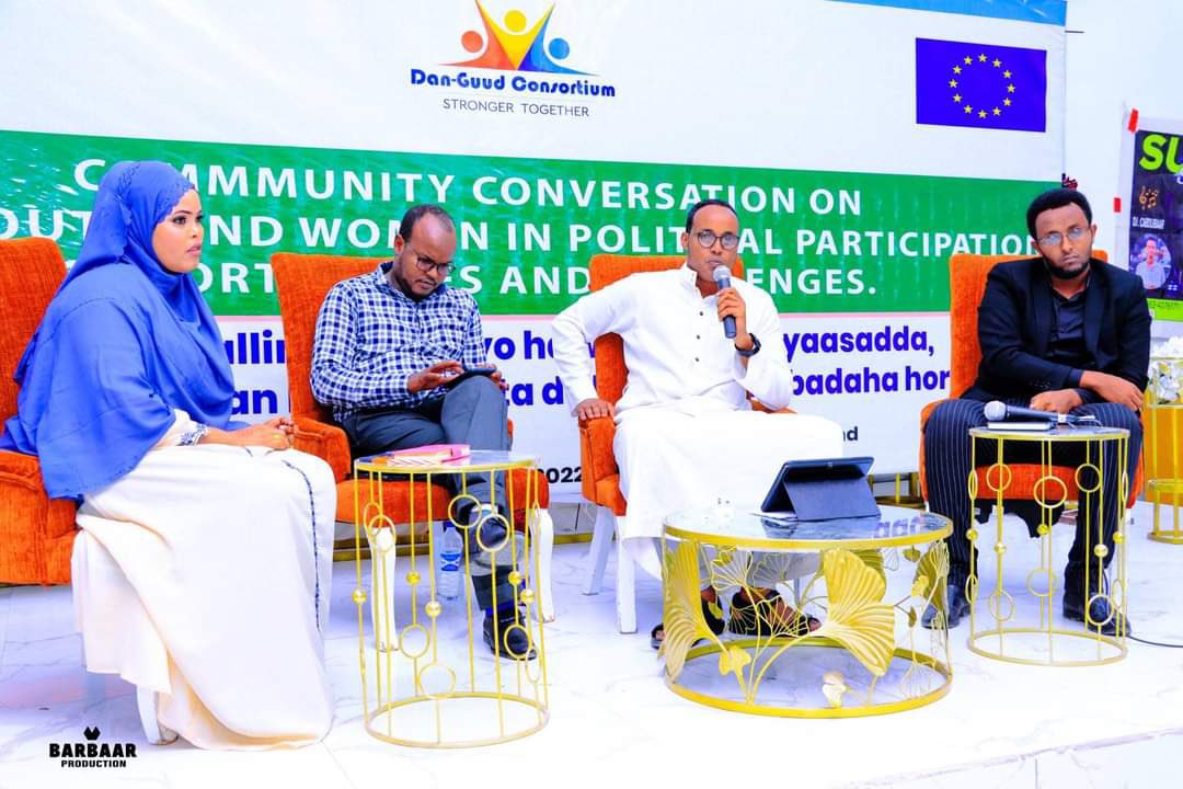 Dan_GuudC's tweet photo. Community conversation on Role of youth and women in political participation has been conducted last night in Burao.
It has been discussed opportunities and challenges they have.
Newly elected young politicians including Mayor of Burao, CSOs, youth and women has been participated https://t.co/iejFcTBaNK
