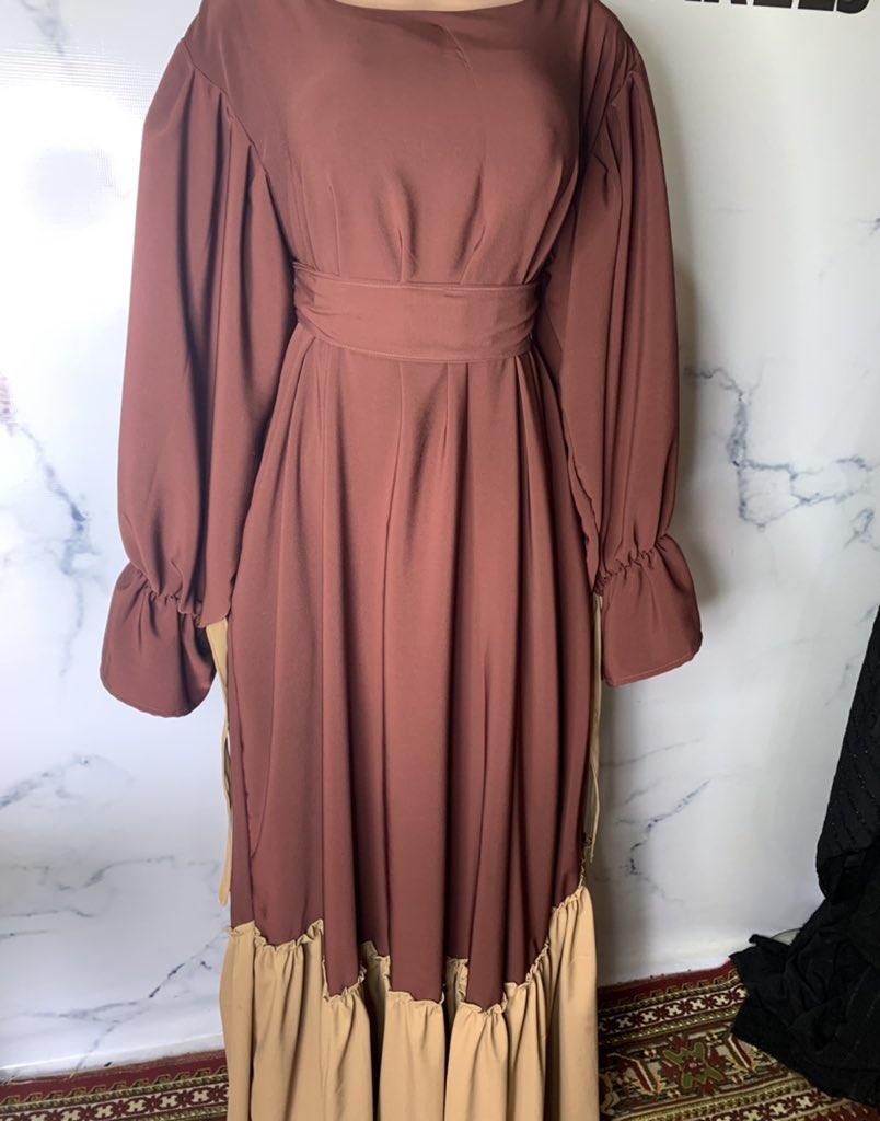 Jade Dress in different color combos 

Size 8-16 (N13500)
Size 18-24(N15000)

...

...

#smallbusinessnigeria #muslimahstyleguide  #reelsnigeria #readytowearabuja #explorenigeria #rtwabuja