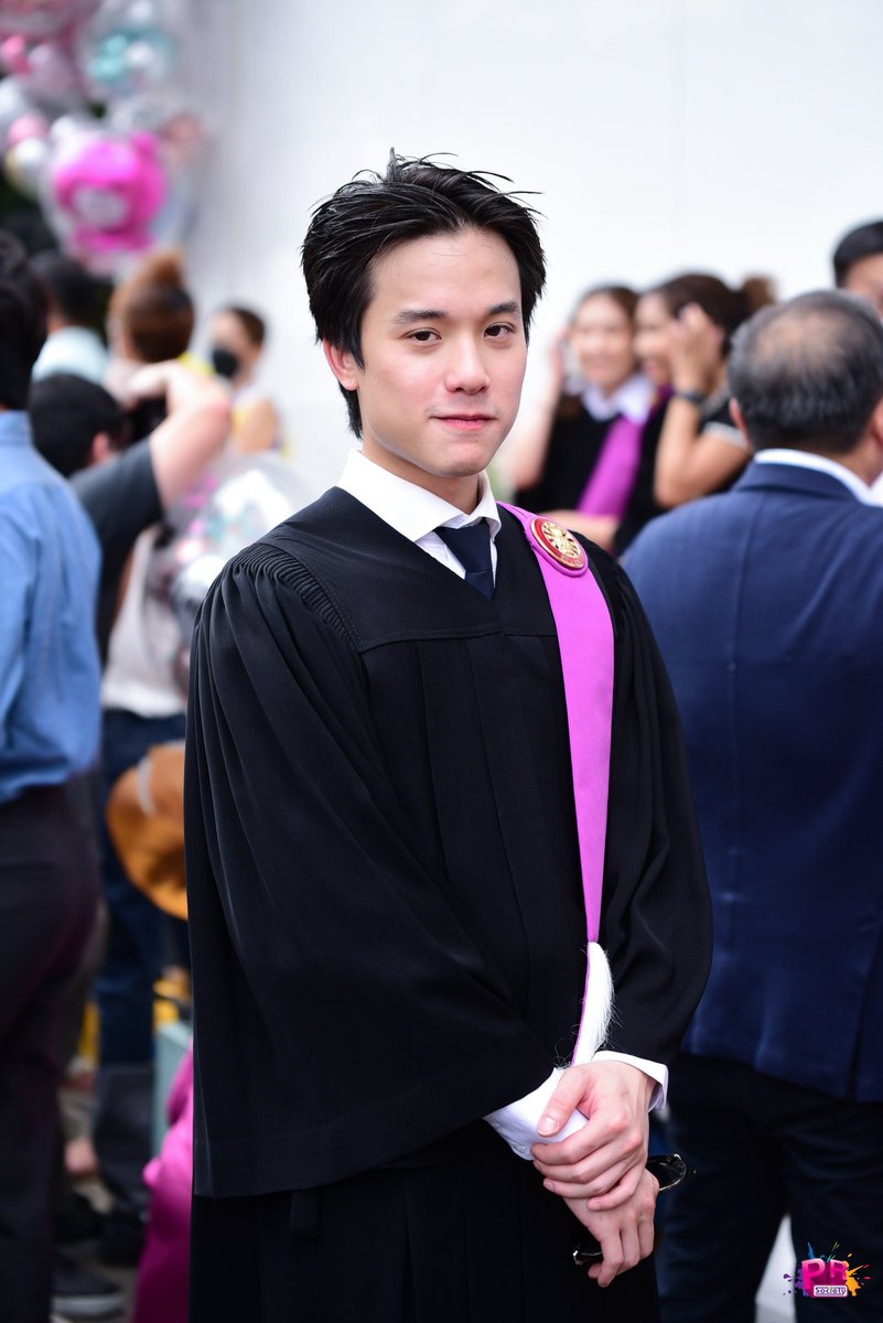 TRINITYwithSub's tweet photo. James has officially graduated with a Bachelor of Arts in Journalism (Media Studies) (International Program) from Thammasat University.

CONGRATULATIONS ! 🎓
Best of luck for all your future endeavors ♥️ @jamyjamess

#JMJGraduation
#JamyJamess #JMJLABEL https://t.co/XcBQ1LkTZY
