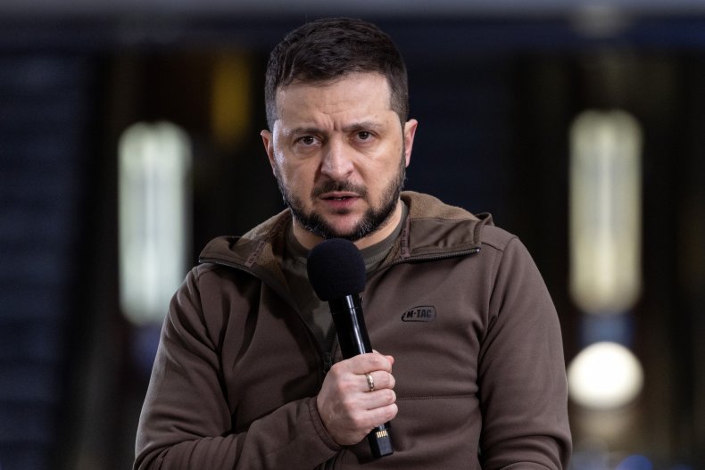 c0mmand0_2022's tweet photo. 🇺🇦 ToT #Zelensky quyết lấy lại #Donba:
"Đó là lý do chúng ta phải tăng cường phòng thủ, tăng cường kháng cự & Donbas sẽ lại là của Ukraina. Ngay cả khi Nga sẽ mang mọi đau khổ & thống trị cho Donbas, chúng ta sẽ dựng lại mọi thị trấn, mọi cộng đồng." https://t.co/byFOcGzgP2