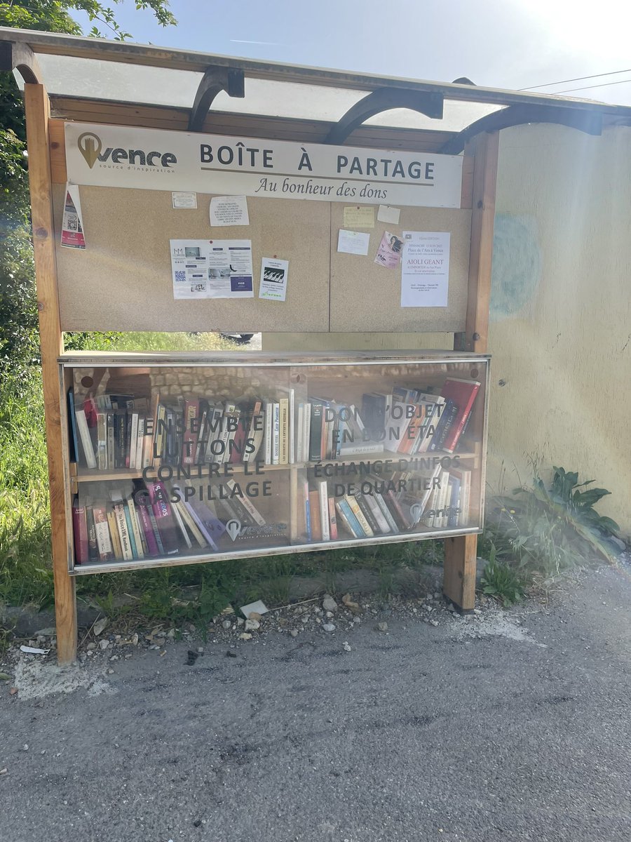 fornestedt's tweet image. Byns lilla bibliotek längst vägen☀️