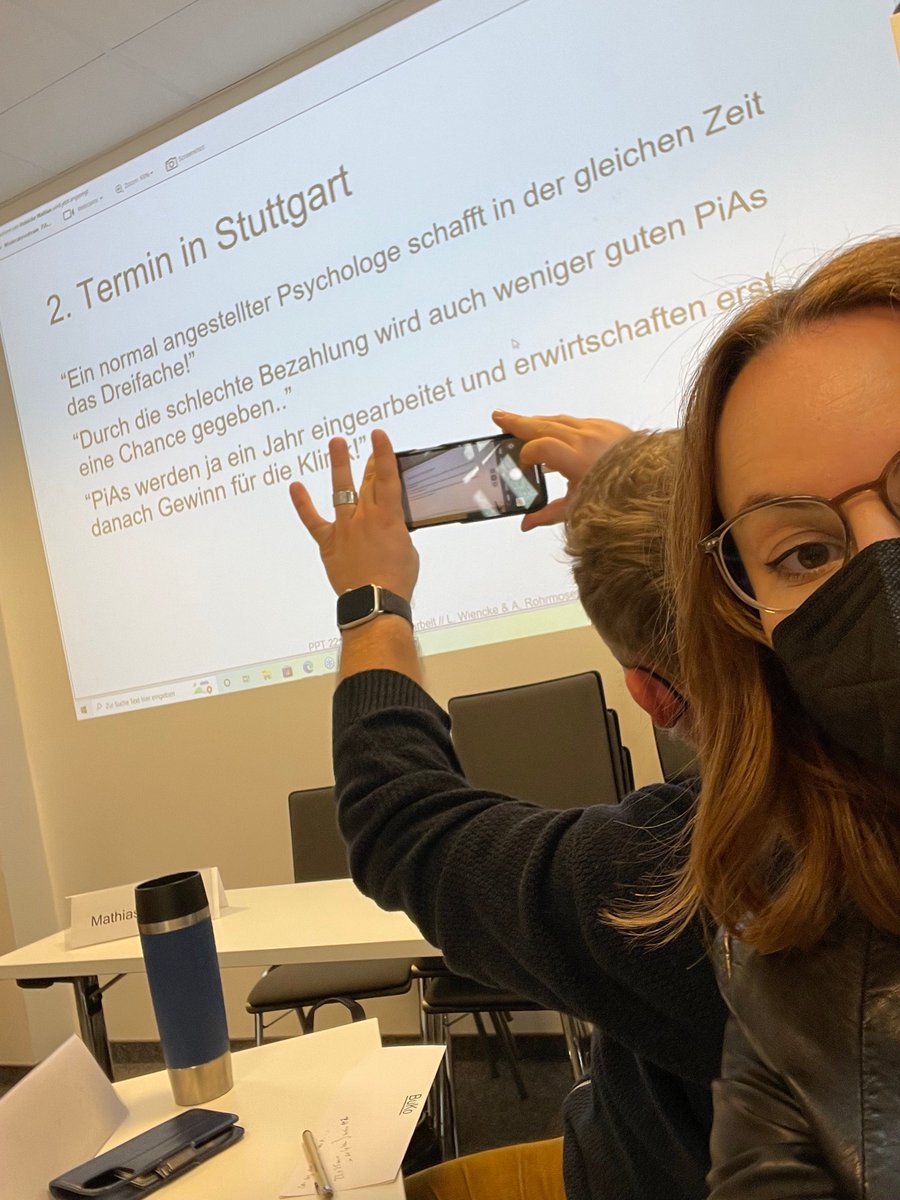 piaterin's tweet photo. Behind the scenes beim #PPT20. Für alle, die sich gefragt haben, wer hier so fleißig content produziert.😍 #piapolitik #psychotherapie @KaiserFlorian https://t.co/v9EMWe6Nun
