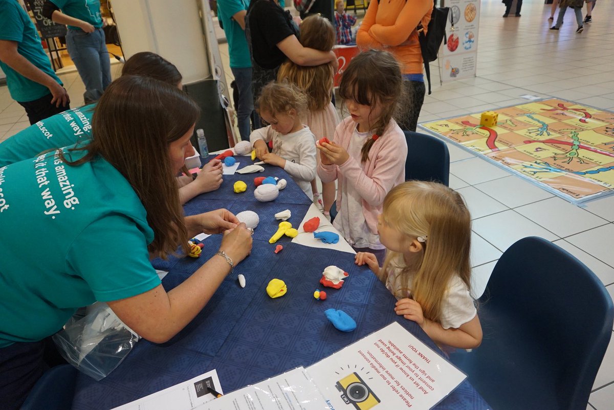 Lots of amazing brains under construction here! Lots of fun activities to learn about brain health until 6pm today, Buchanan galleries 
#brain2022