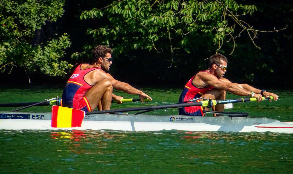 ¡TRES BARCOS MAS A FINAL "A"!
#remo Copa del Mundo - Belgrado
Semifinales:
Jaime Canalejo y Javier García Ordoñez 2ºs en con 6:36:59 en Dos sin
Aleix García y Rodrigo Conde 2ºs con 6:20:93 en Doble Sculls
Manel Balastegui y Caetano Horta 2ºs con 6:40:15 en Doble Sculls P.L.